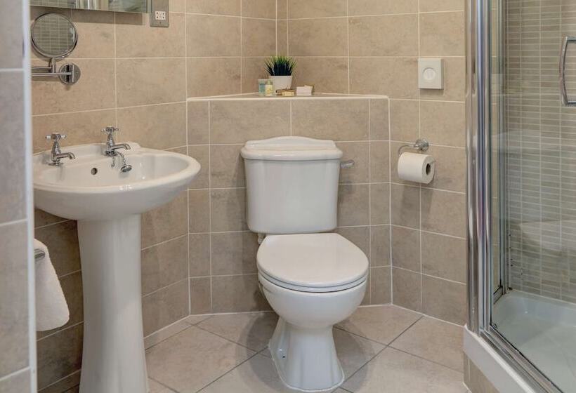 Номер Стандарт, Rogerthorpe Manor