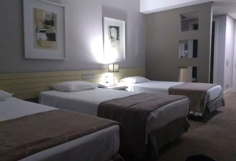 اتاق لوکس سه تخته, Victoria Villa Curitiba By Nacional Inn