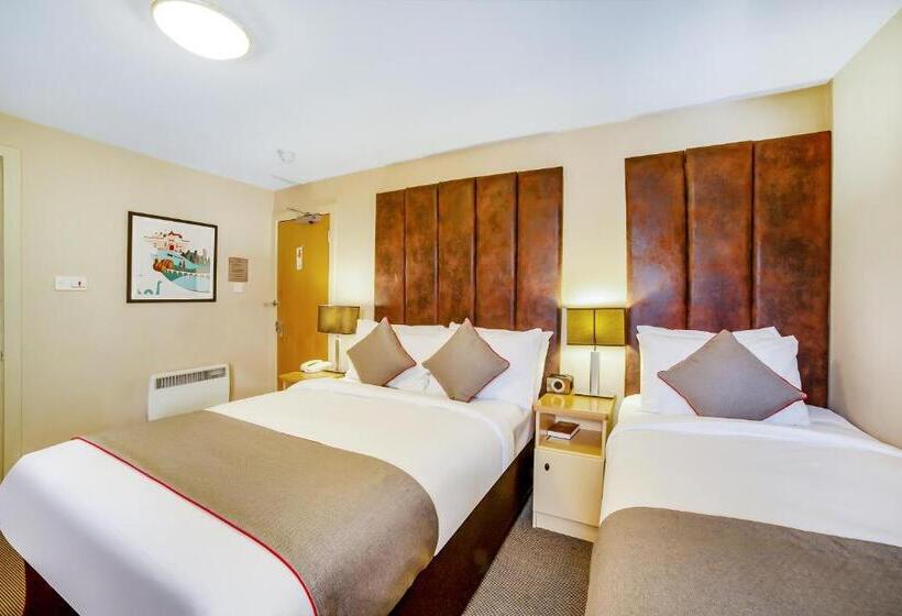 디럭스 트리플 룸, Brentwood Aberdeen City Centre