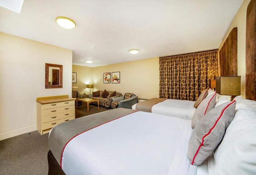 디럭스 스위트 킹 침대, Brentwood Aberdeen City Centre