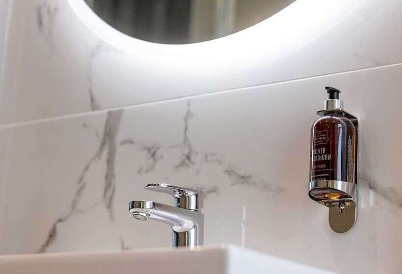 غرفة تنفيذية, Brisbane House