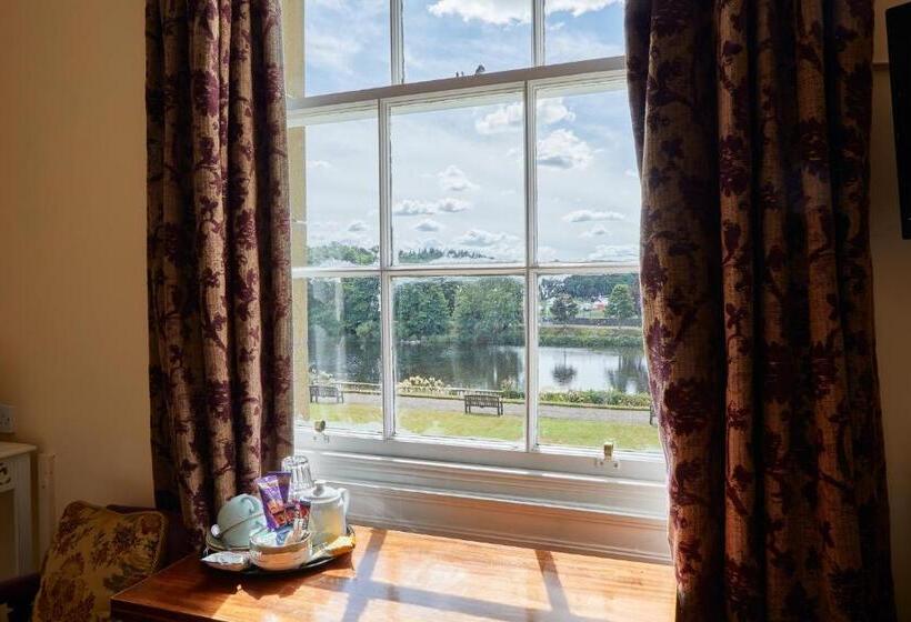 غرفة قياسية مطلّة علي النهر, Ednam House