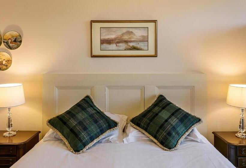 غرفة قياسية مطلّة علي النهر, Ednam House