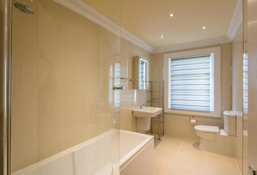 غرفة كلاسيكية مطلة على النهر, Ednam House