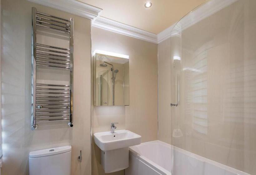 غرفة كلاسيكية مطلة على النهر, Ednam House