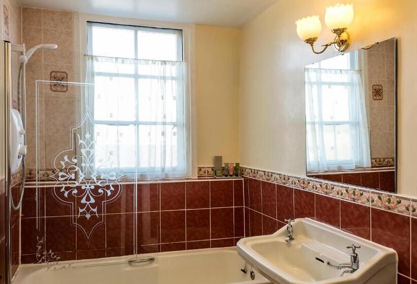 غرفة دور أخير, Ednam House