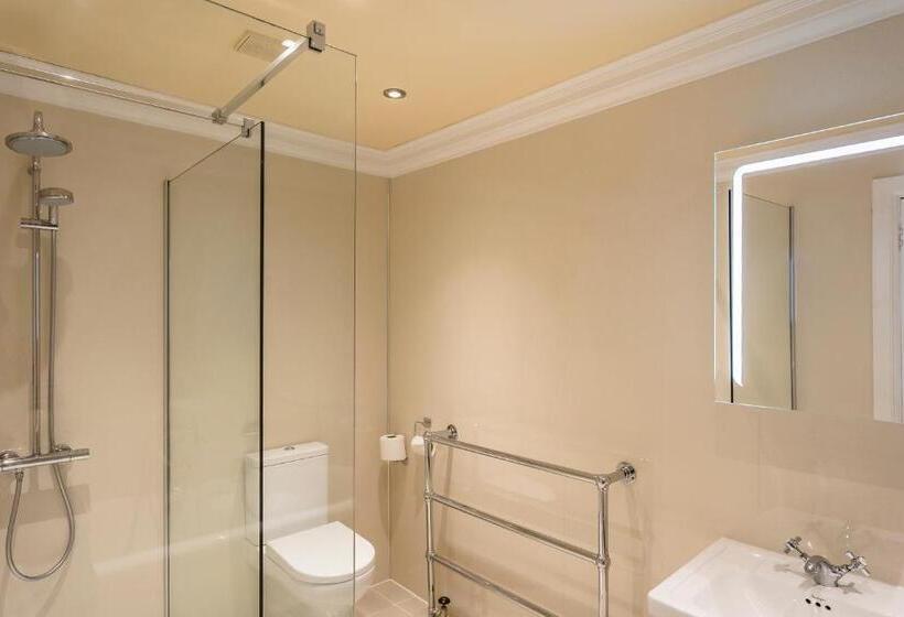 غرفة عائلية, Ednam House