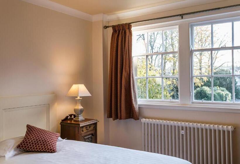 غرفة عائلية, Ednam House