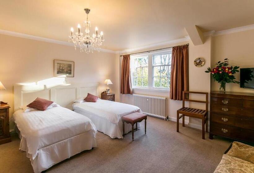 غرفة عائلية, Ednam House