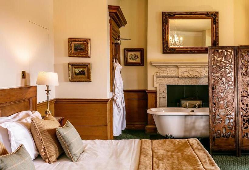 غرفة قياسية مطلّة علي النهر, Ednam House