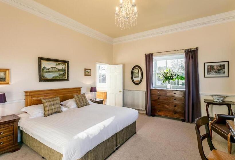 غرفة قياسية مطلّة علي النهر, Ednam House