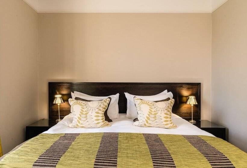 家庭间, Forest Lodge