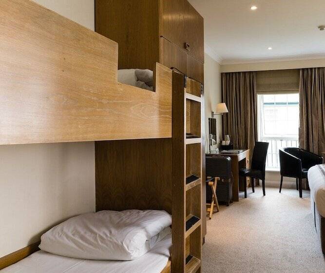 家庭间, Forest Lodge