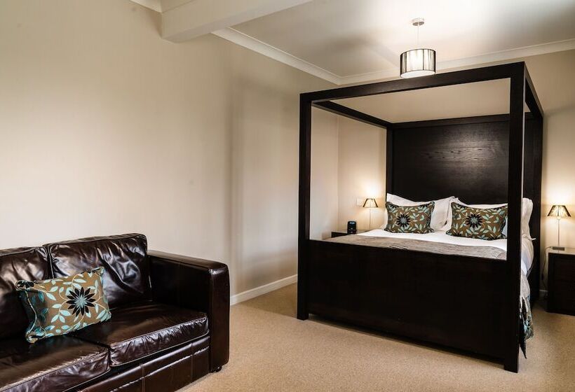 家庭间, Forest Lodge