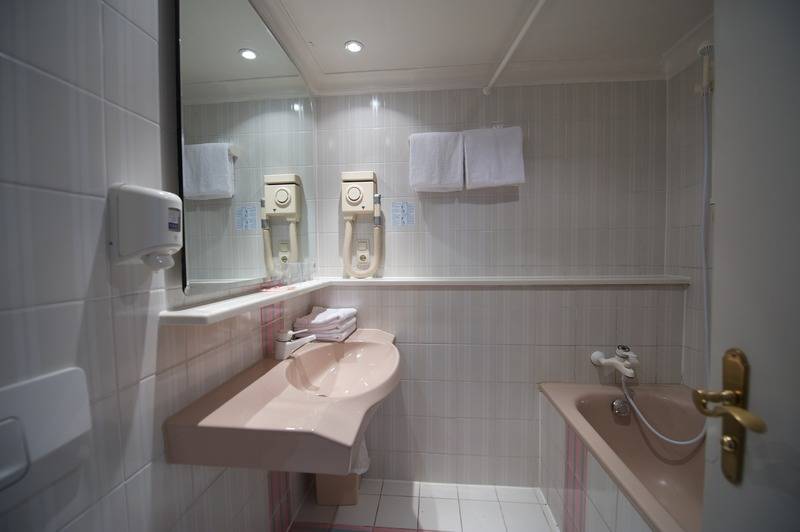 家庭间, Forest Lodge