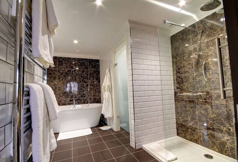 جناح جونيور, Ramside Hall Hotel, Golf & Spa