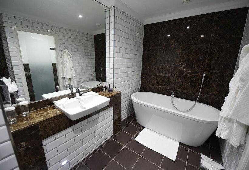 جناح جونيور, Ramside Hall Hotel, Golf & Spa