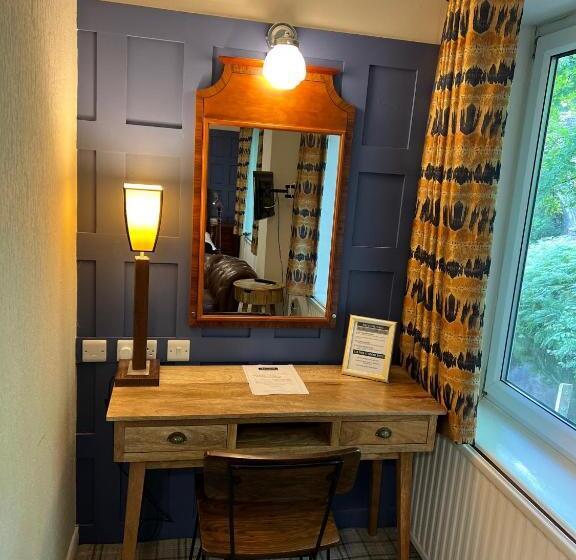 스탠다드 룸, The Chainbridge