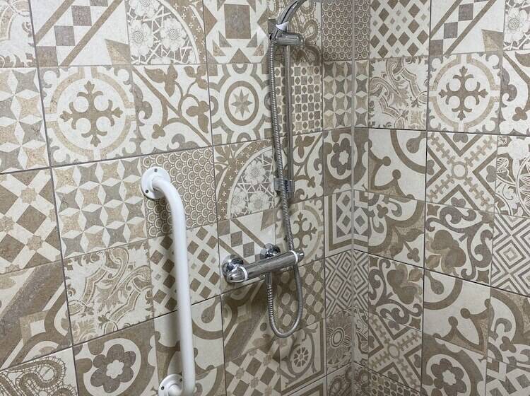 ファミリールーム, The Elizabeth House