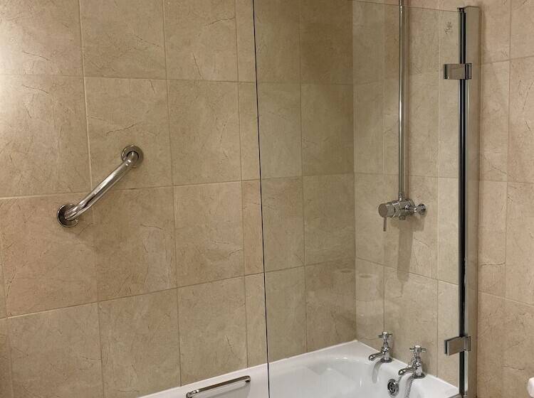 ファミリールーム, The Elizabeth House