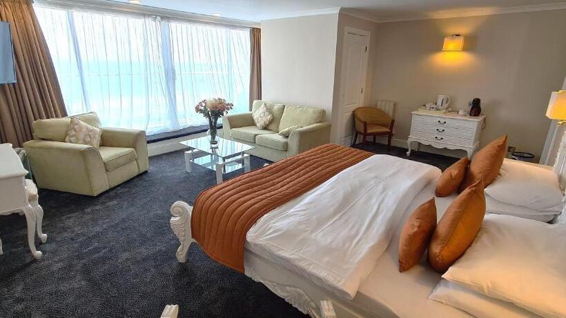 סוויטת פנטהאוז, The Empress