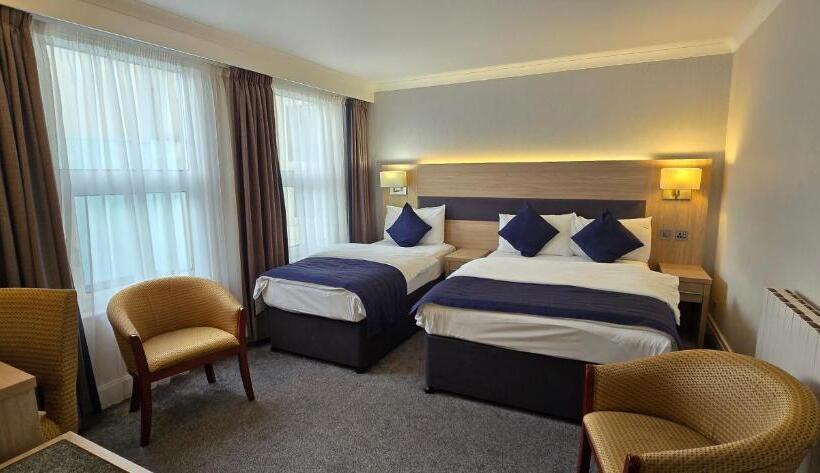 חדר משפחתי, The Empress