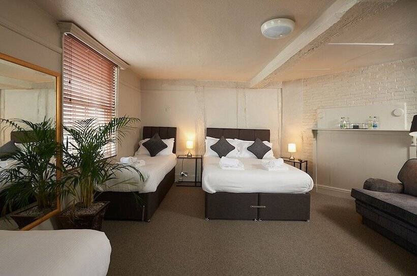 غرفة عائلية, The Falcon