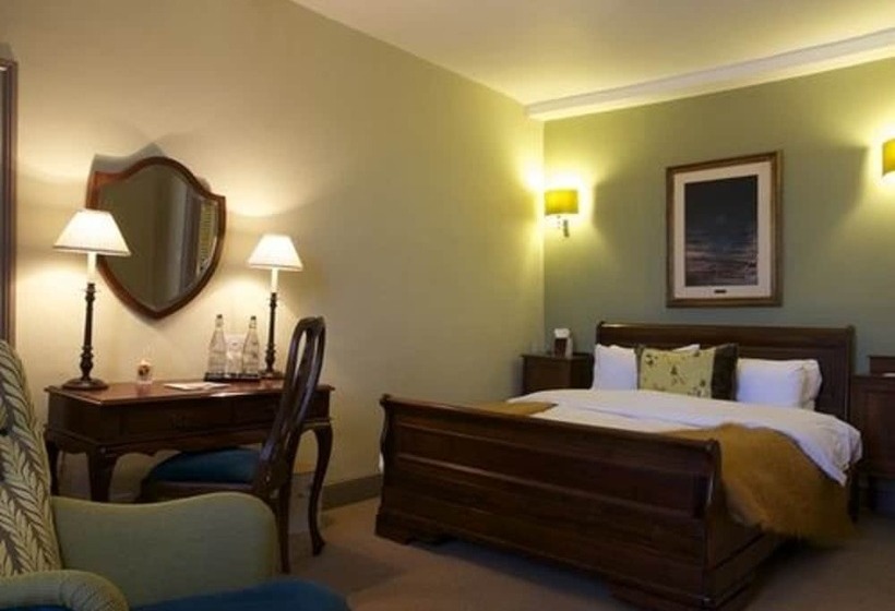 수피리어 룸, The Feathers