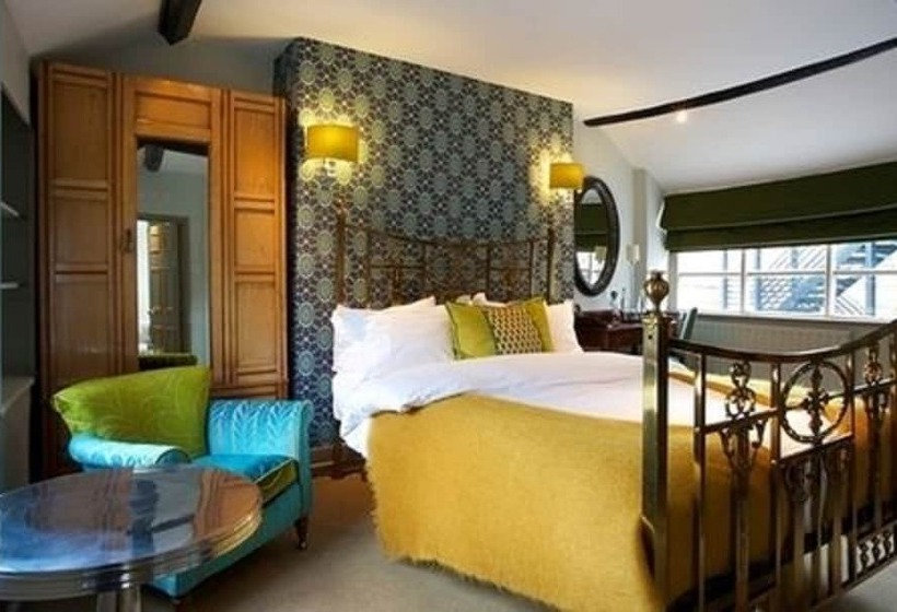 수피리어 룸, The Feathers