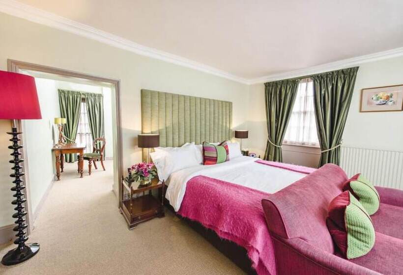 스위트, The Feathers