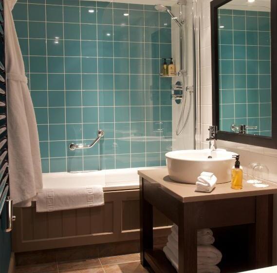 스탠다드 룸, The Feathers