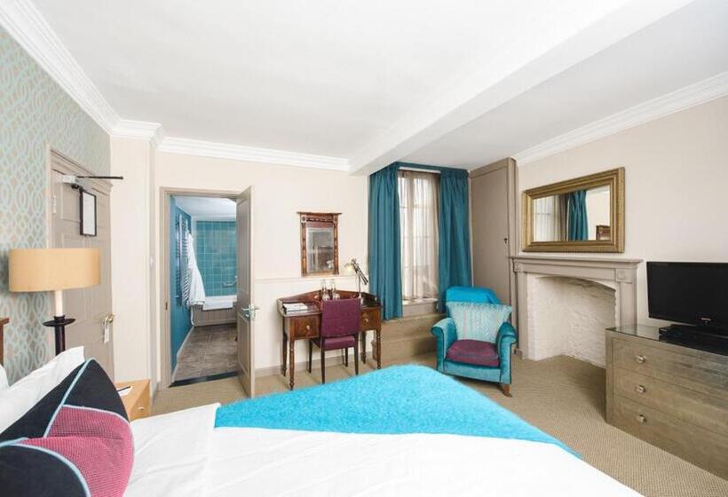 스탠다드 룸, The Feathers