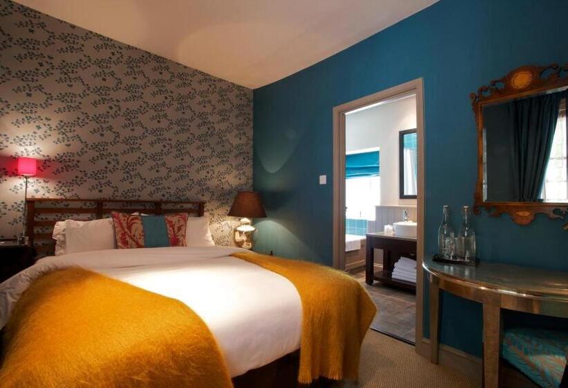 스탠다드 룸, The Feathers