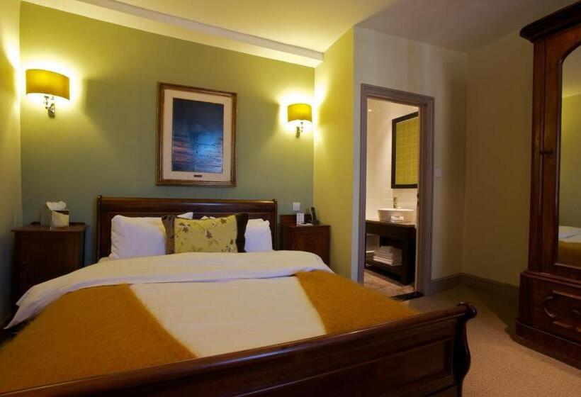 수피리어 룸, The Feathers