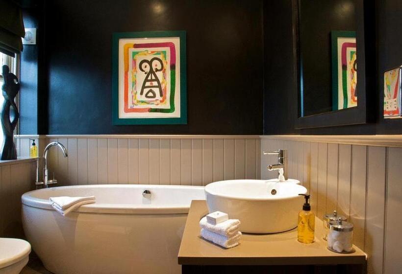 스위트, The Feathers