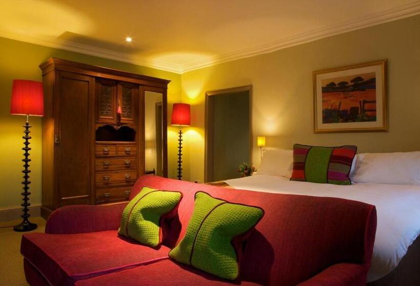 스위트, The Feathers