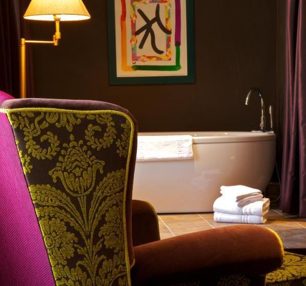 디럭스 스위트, The Feathers