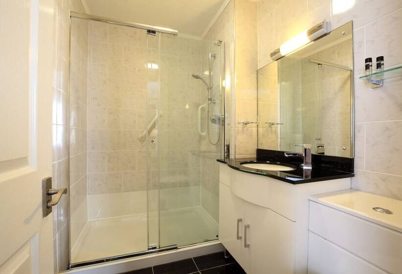 标准间, The Imperial