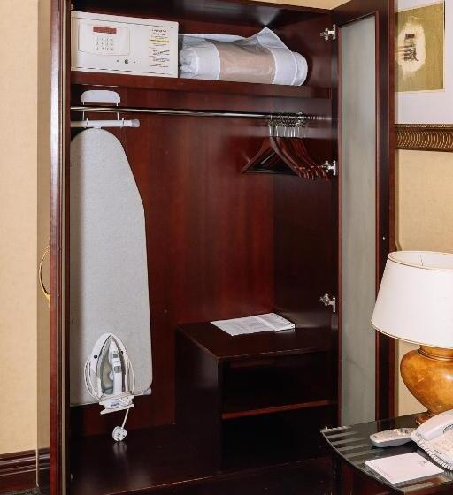 四人标准间, The Premier Notting Hill