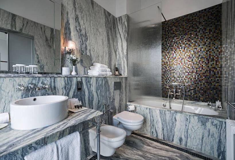 带大床的豪华间, The Adria