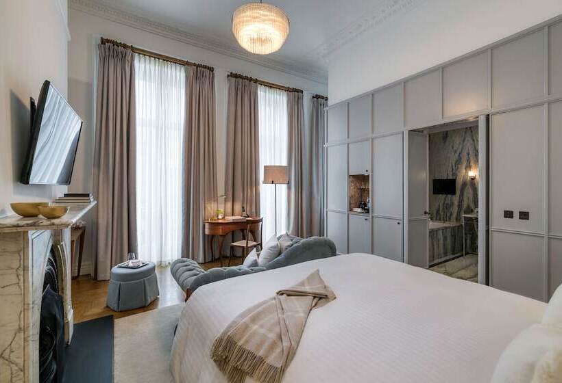 小型套房, The Adria