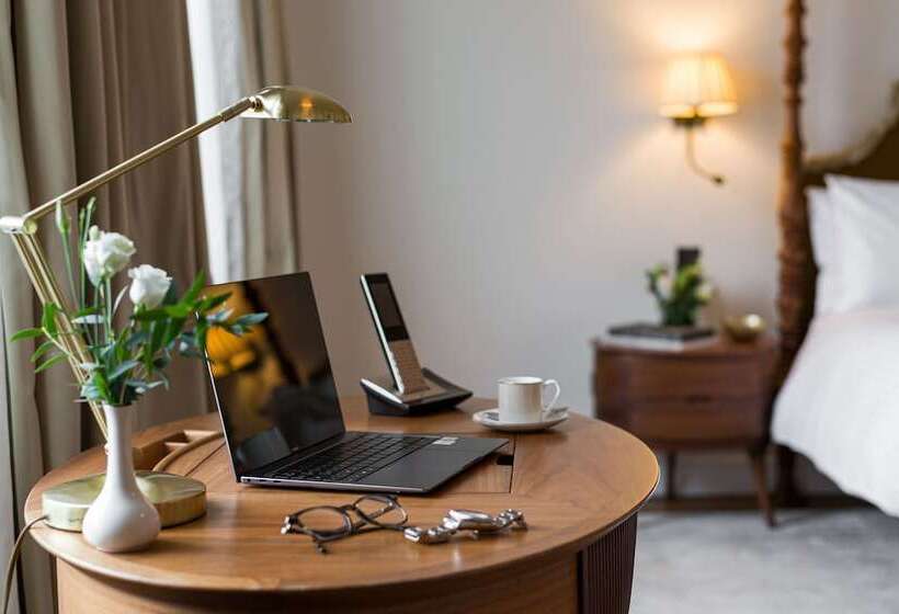 جناح جونيور, The Adria