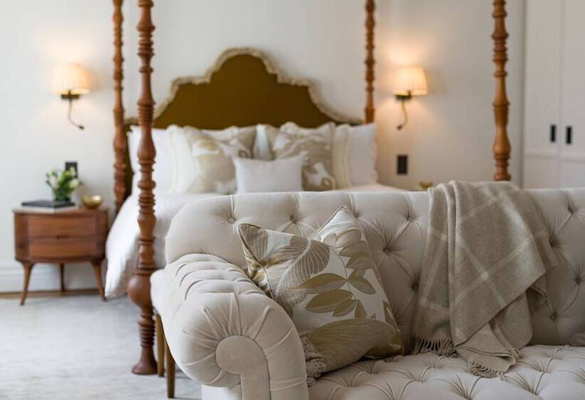 小型套房, The Adria