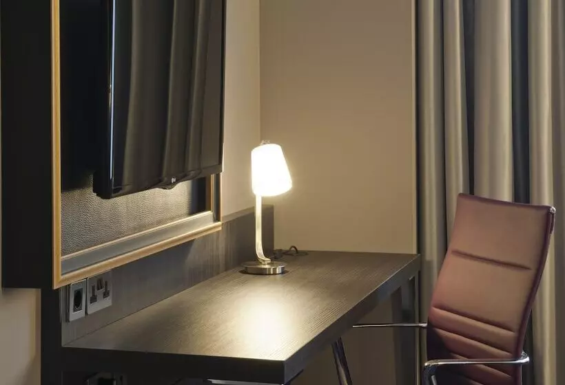 景色の見えるデラックスルーム, Doubletree By Hilton  Edinburgh City Centre