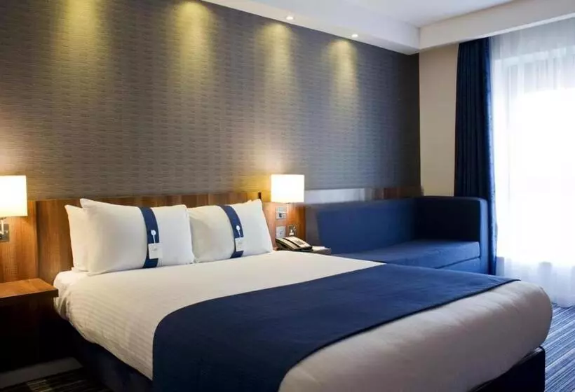 Standard-invahuone, Holiday Inn Express Preston South, An Ihg