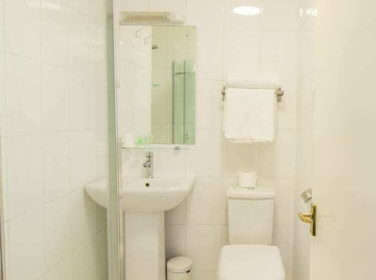 غرفة قياسية, London Town