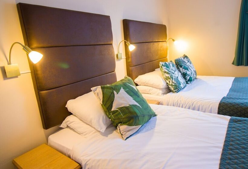 غرفة قياسية ثلاثية, London Town