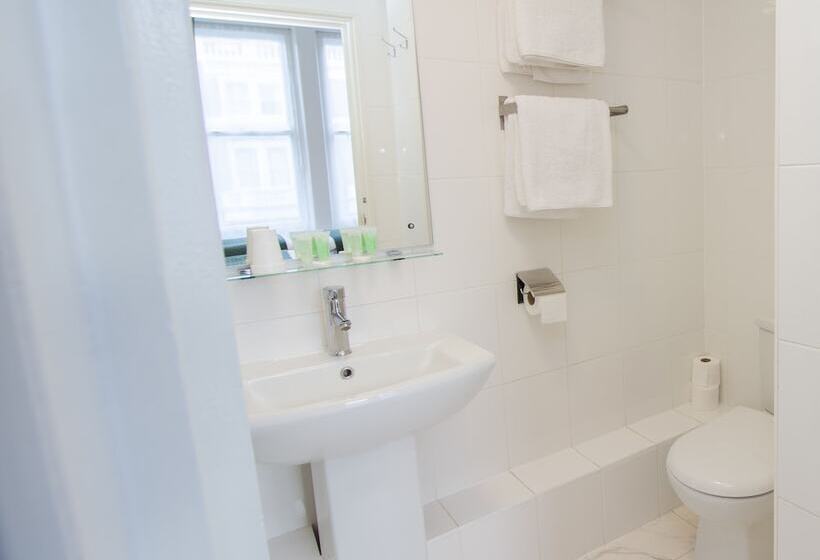 غرفة عائلية, London Town