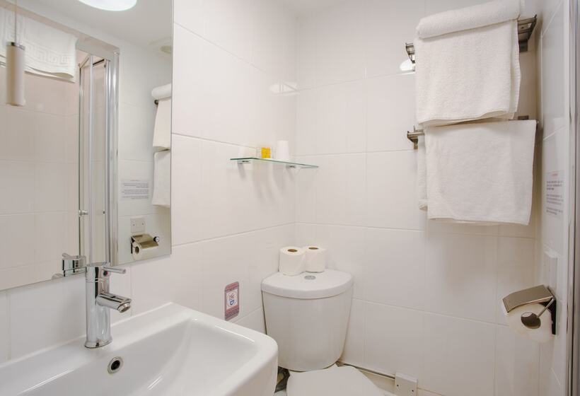 غرفة عائلية, London Town