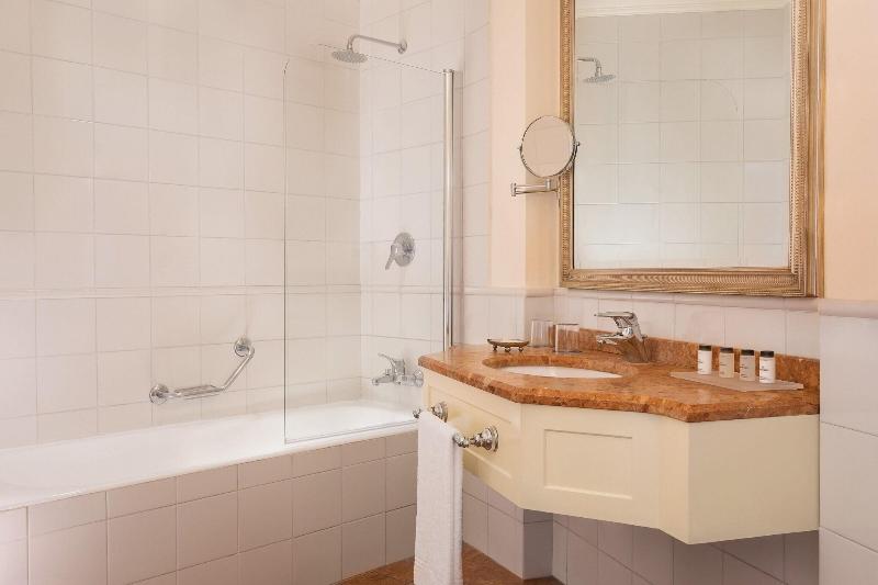 غرفة قياسية, London Town